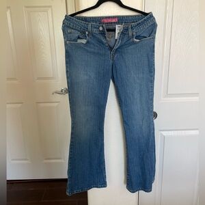 LEVIS 519 LOW RISE FLARES